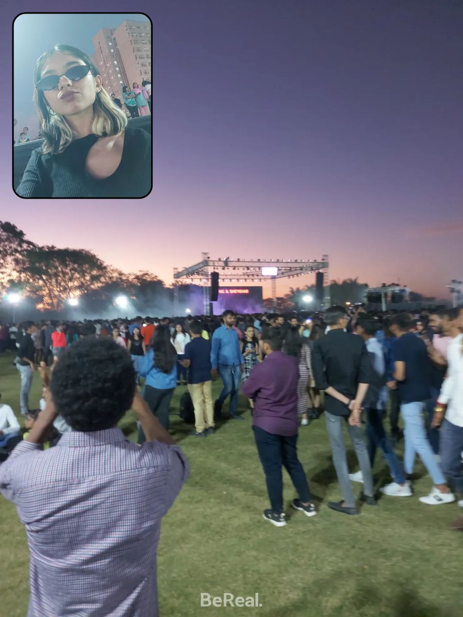 icelynqueen's tweet photo. @BeReal_App First Concert and @BeReal_App pinged me in my cool fit🥹🤌🏻 https://t.co/i5HgXhsmvX