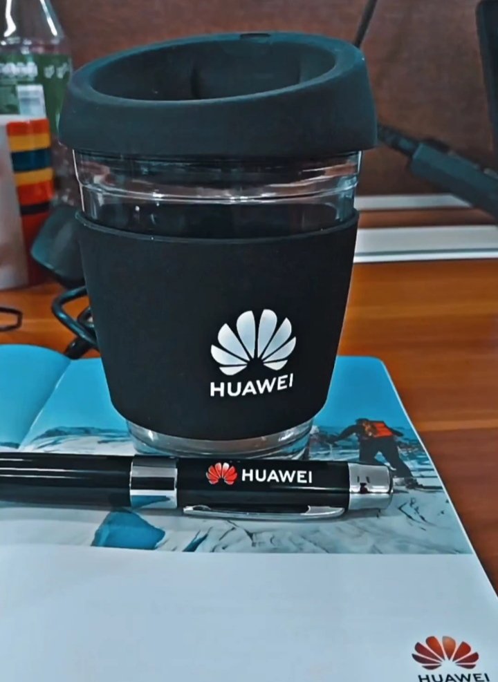 its_phanique's tweet photo. Thank you @Huawei for having me as your intern for the year 2023-2024. I am incredibly honored to be a part of this prestigious program, and I am excited to learn from the best and brightest in the ICT industry. https://t.co/JOehS3HcE6