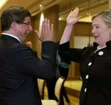 Kayberen__'s tweet photo. BAKALIM KİMMİŞ??

AHMET DAVUDOĞLU

Türkiye'de Türk isimli Yaudinin 
Cenazesi camiden kalkar. 
Mezarlıklarındaki özel odada 
İbrani ismiyle Haham duasıyla 
Yahudi olarak gömülür.

Sinagog defterin'de 
"Alex Davidson" İsmiyle kayıtlı siyasetçi 
Ahmet Davutoğlu'dur.

Davutoğlu Kırım yahudisidir Kızı Sabri Ülker'in Torunuyla evli ve Ülker ailesi de 
Sabetaycı Yahudilerden'dir.
