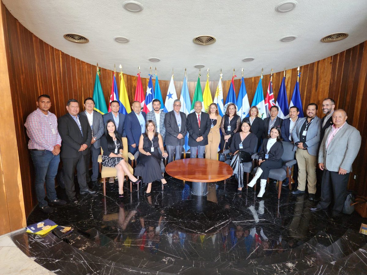 YolisPacheko's tweet photo. 📍Presente
En el IV Congreso Latinoamericano acerca de las nuevas tendencias del Derecho del Trabajo y de la Seguridad Social. #SomosCTM #CTMCoahuila #TeresoMedina https://t.co/6u6Ua4PHSX