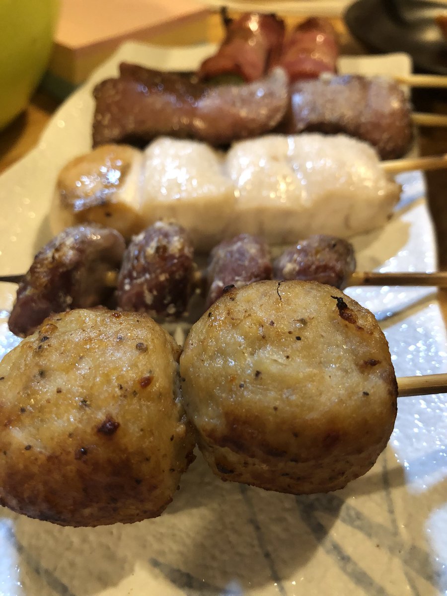 akionosuke's tweet photo. やば。焼鳥まいうー https://t.co/Ri055kr9s1