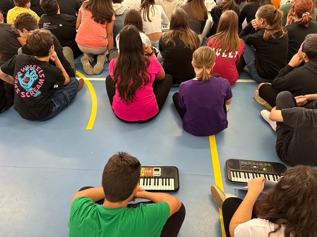 Cerimonia di intitolazione della #scuola secondaria di primo° di Ospedaletto a #Coriano a Giuseppe Ravegnani,storico e critico letterario nato a San Patrignano nel 1895.
Auguri e in bocca al lupo ai ragazzi studiate per il vostro futuro!