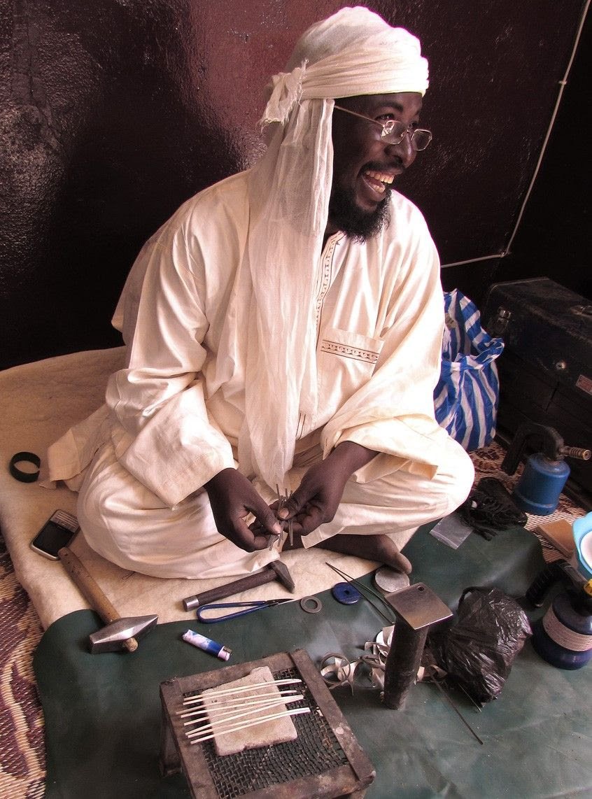 Our next event will consist of two mini lectures, taking place at 6pm on Tuesday 24 October in person
@SocAntiquaries and live streamed for members. We will hear from Cornelia Donohue on her jewellery commission from silversmiths in the ancient desert city of Agadez, Niger...