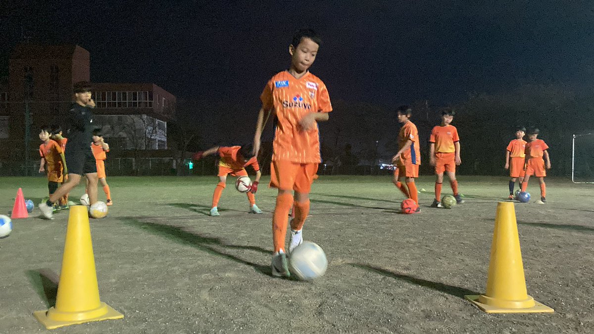 spulse_school's tweet photo. 【清水エリア】
🍇#エスパルスサッカースクール
秋の無料体験スクール
&
入会キャンペーン🍠
👉https://t.co/fJf1oYMmwZ
金曜日の瀬名スクール!
キッズクラスの『勝つぞ!』のポーズ!
本日も元気いっぱいのスクール生!
#清水エリア
#squlse
#チームスポーツ https://t.co/YfounKE47Q