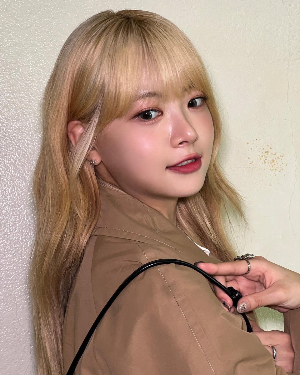 Eunchae_mp4's tweet photo. 231013 #홍은채 인스타 

🍁🍂 #날씨너무좋아 https://t.co/Qv21OSsCAe