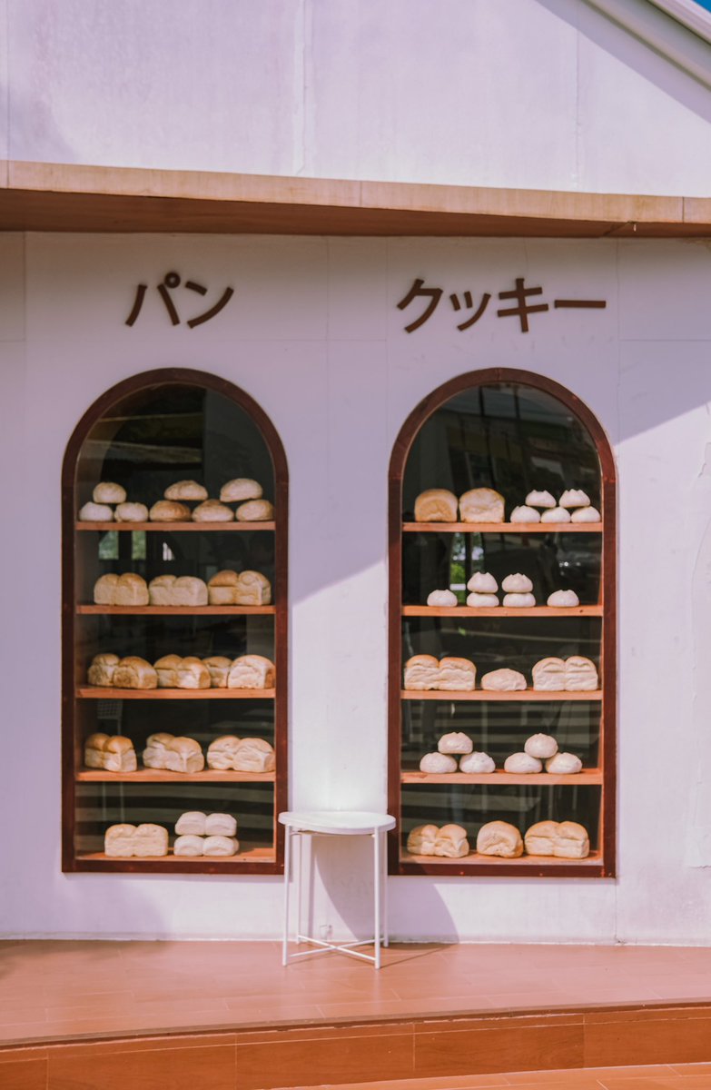 ksabsabb's tweet photo. Bread Factory 🍞 โรงงานอบขนมปังหลังนี้ โคตรญี่ปุ่น 🎌 แล้วทั้งขนมปัง ขนมอบ อร่อยทุกอย่าง ย้ำ! ทุกอย่าง อร่อยมาก เมนูโทสต์ที่เสิร์ฟคู่กับไอศกรีม 🍦 อร่อยกว่าร้านดังๆอีก อยากให้มาลอง อร่อย ราคาดี อร่อยตะโกน จบ 📍ศรีนครินทร์-ร่มเกล้า #BasHopping #verynewcafeinbkk @aroii @CAFETELLER https://t.co/ndsOIcPciu