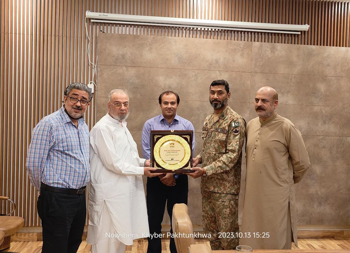 ShamaOil's tweet photo. Executives of Associated industries limited with Station Commander Nowshera Brig Qazi Shahid Samad during his visit to Associated Industries Limited. https://t.co/ZNhd2j6OBp