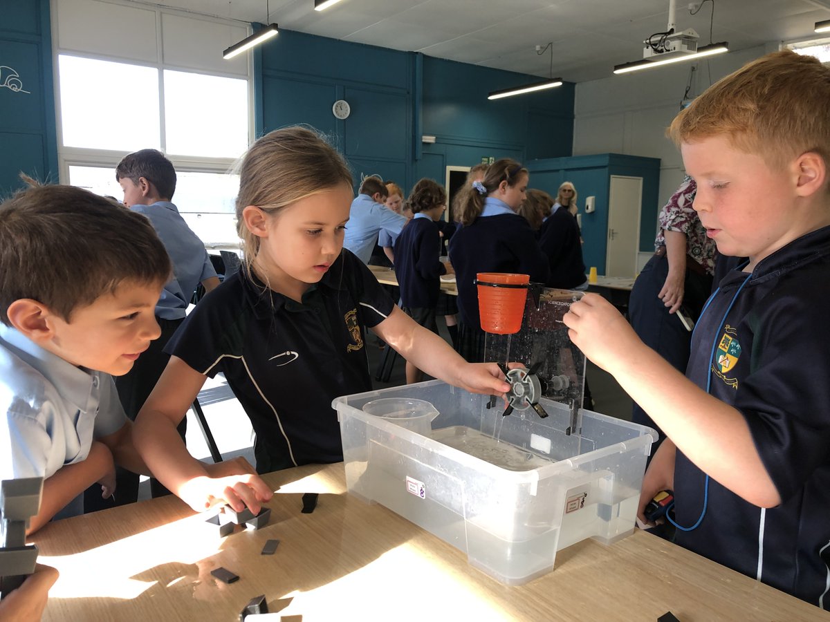 A flashback to our water wheels workshop with <a href="/scienceoxford/">Science Oxford</a>. What a great way to investigate hydroelectric power! #SibfordJSSTEM #SibfordYear4 #BeYouBeSibford
