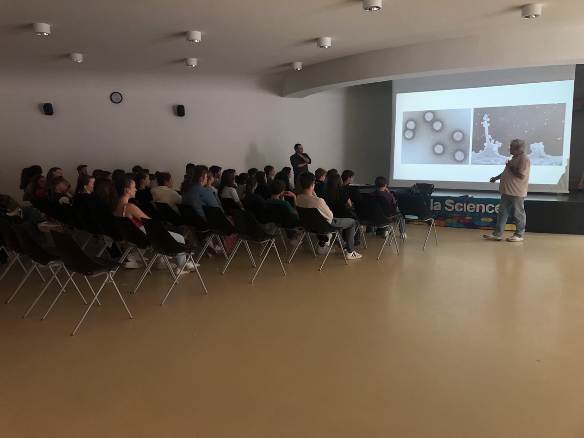 Conférence de Christophe Hourioux et Romuald Patient du laboratoire ⁦<a href="/Inserm/">Inserm</a>⁩ de Tours dans le cadre de Vauc’ en Sciences 2023 sur les Virus au ⁦<a href="/VaucansonTours/">Lyc. Vaucanson TOURS</a>⁩ de <a href="/ac_orleanstours/">Académie d'Orléans-Tours</a>⁩ avec le soutien de ⁦<a href="/_CentreSciences/">Centre•Sciences</a>⁩ et ⁦<a href="/RCValdeLoire/">Région Centre-Val de Loire</a>⁩