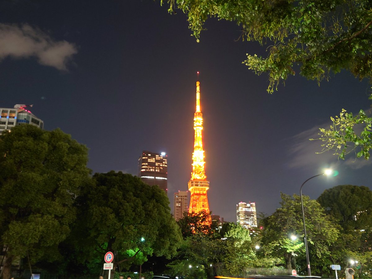 kahlua_3's tweet photo. また来月に東京出張（三田周辺）があるので、今度こそラーメン二郎に並ぼうと思う。
写真は昨日、夕食後の散歩中に。 https://t.co/9x7m74H0RR