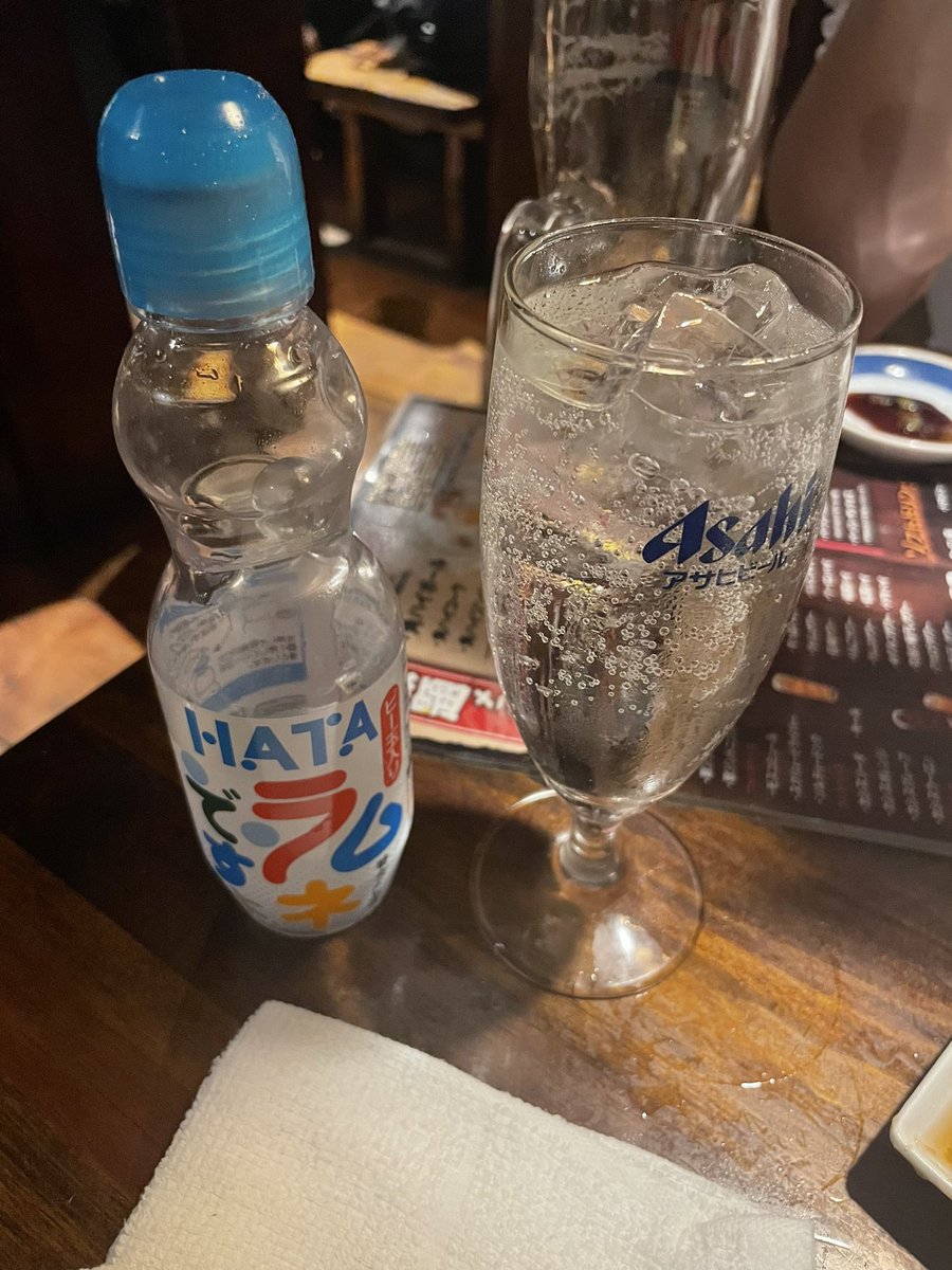 ラムネを大人の雰囲気で飲むやつ