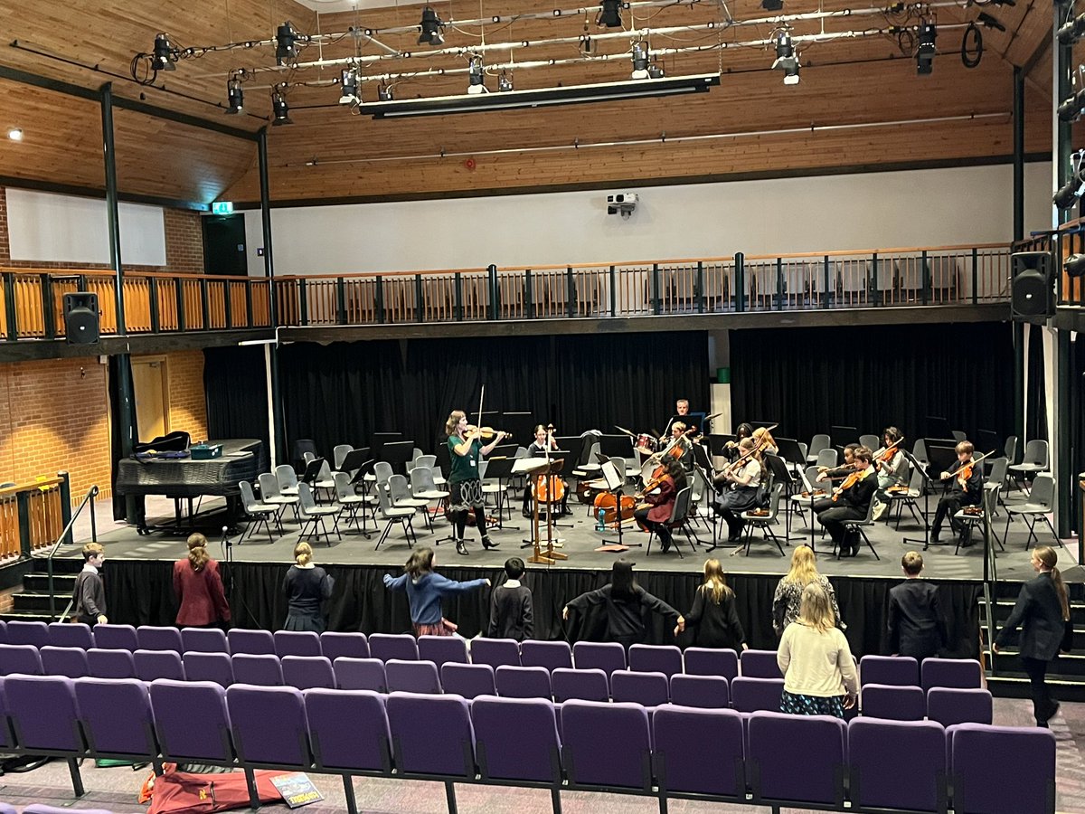 Dancing to the Can Can. <a href="/DidcotGirls/">Didcot Girls' School</a>