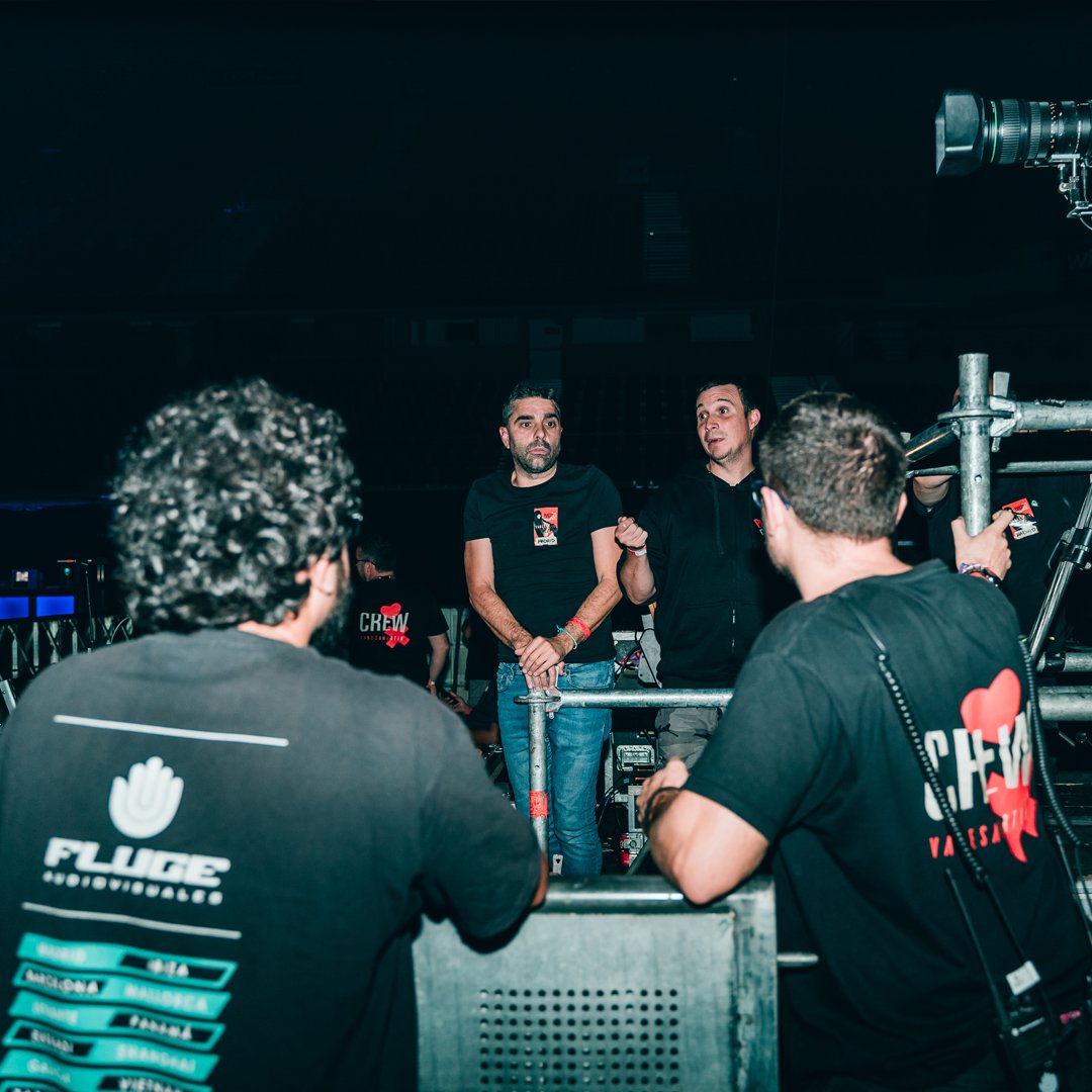 Fluge_AV's tweet photo. ¿Queréis ver el detrás del concierto de @vanesamartin_? 😏
Fue una pasada, aquí os compartimos un poco sobre la experiencia 🩵
✨ ¡Muchas gracias a todo nuestro por crear un día inolvidable! ✨
#Fluge #Flugeaudiovisuales #audiovisuales #equipo #show #escenario #stage https://t.co/Ny17PqPr03