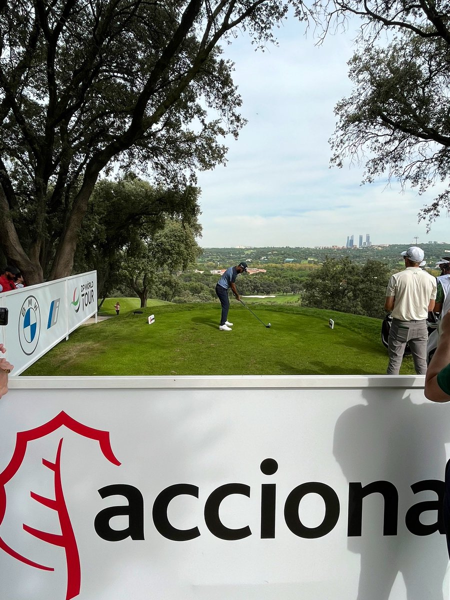 Comienza la segunda ronda el jugador de Touro.

Ayer hizo un vueltón. Ojalá hoy pueda repetir.

#GaliciaCalidade #AccionaOpen #Golf