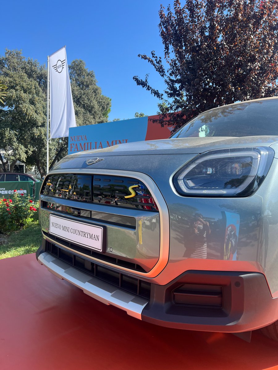 MINIEspana's tweet photo. @accionaopen Acaparando todas las miradas. Su primera vez en España seguro que está siendo inolvidable. #MINIACCIONAOPEN23 Nuevo #MINICountryman eléctrico https://t.co/akypwRzdpX