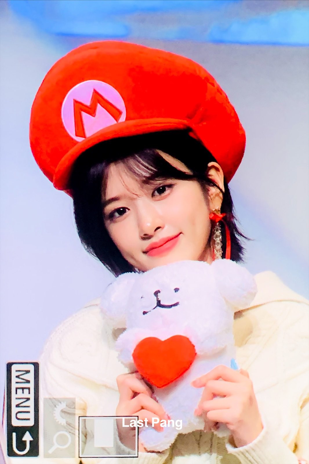 F8UdSj4bIAEhVT-?format=jpg&name=large