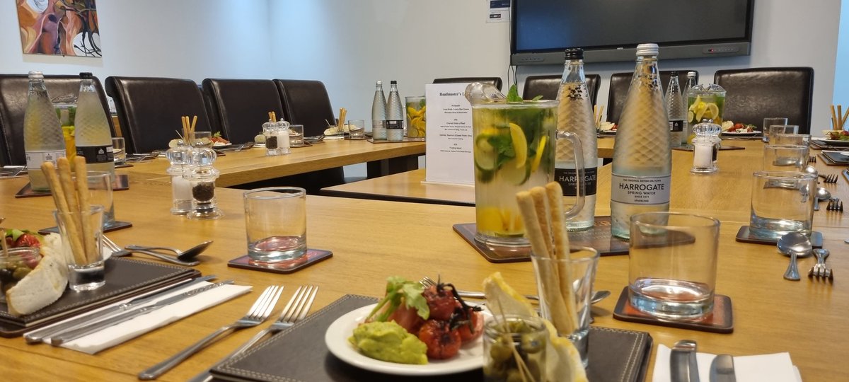 Headmasters Lunch!!! 
Enjoyed plating these up 😁
<a href="/PjWilson03/">PJ</a> 
<a href="/YarmSchool/">Yarm School</a> 
<a href="/SodexoYarm/">Sodexo@Yarmschool</a>