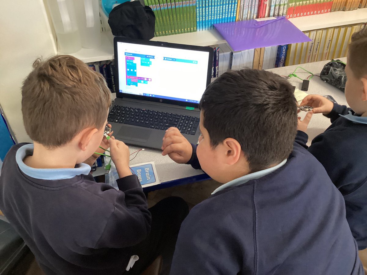 OurLadysCP's tweet image. Y4 had a wonderful time yesterday with @SFitzComputing learning all about Micro:bits! We cannot wait for ours to arrive! #ComputingInAction #CatholicLife @OurLadyandAllS1