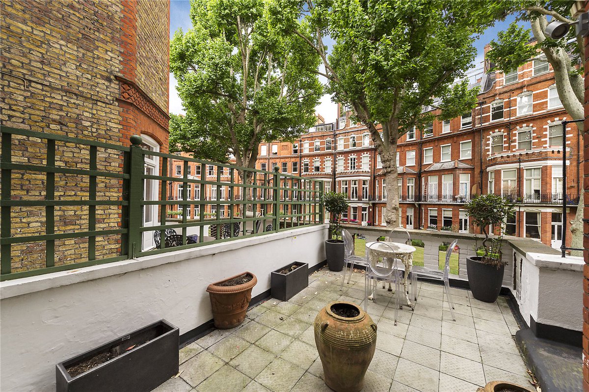 KayeandCarey's tweet photo. 💥NEW INSTRUCTION💥

To Let!!
 
📌 Egerton Gardens, Knightsbridge, London, SW3 2BP
🏠 £1,150 pw (£4,983 pcm)

👉 view property details - click here: https://t.co/viuZkw2aXX https://t.co/q0QI2spu83