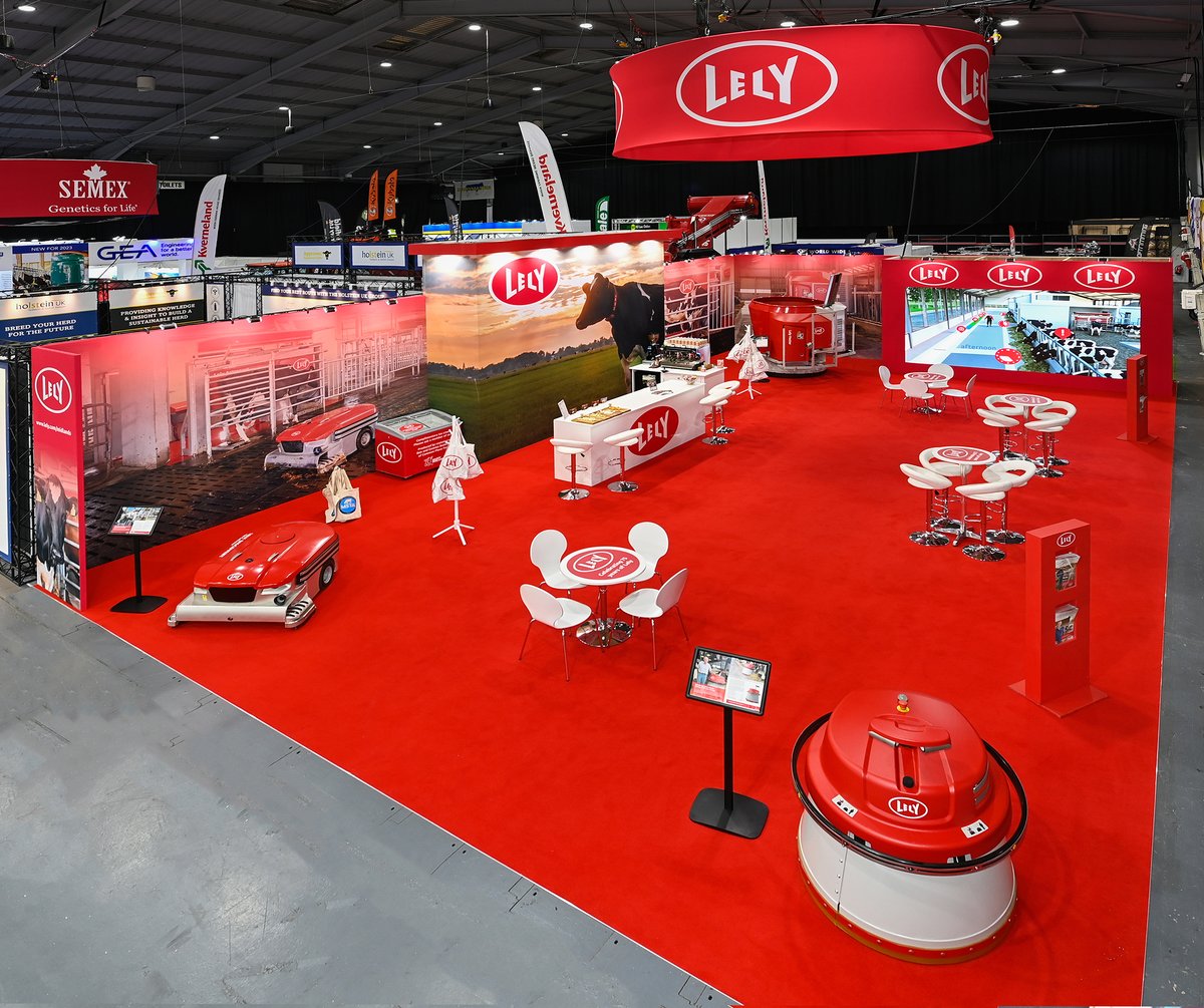 #FlashbackFriday to this eye-catching 135m2 corner #exhibitionstand. Key features include:

⭐ Branded #suspendedbanner above the stand
⭐ #Seamless #fabricgraphics
⭐ 4m wide #LEDwall
⭐ #LEDlighting 
⭐ #Brandedfurniture

#exhibitionstands #customstands #exhibitiongraphics