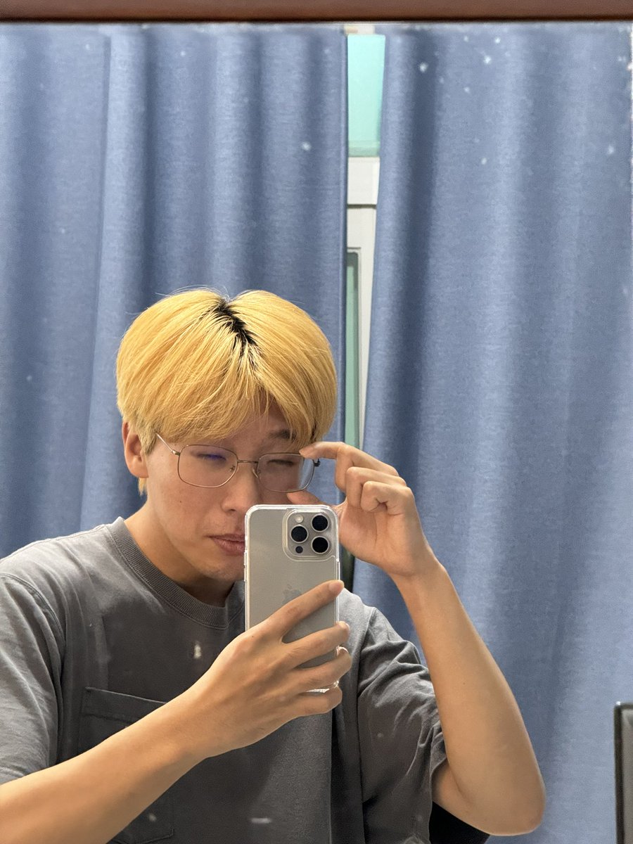 jongbum0317's tweet photo. 기다렸습니다 15프로맥스 선생님. 엄마한테
혼날까봐 인스타에는 못 올리겠어🫨 https://t.co/VG2V4lKmI1