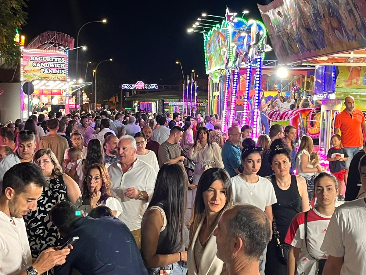 aytovvaserena's tweet photo. #AUDIO2 Continúan las fiestas del Barrio del Pilar. https://t.co/LN0Y8CM0hN