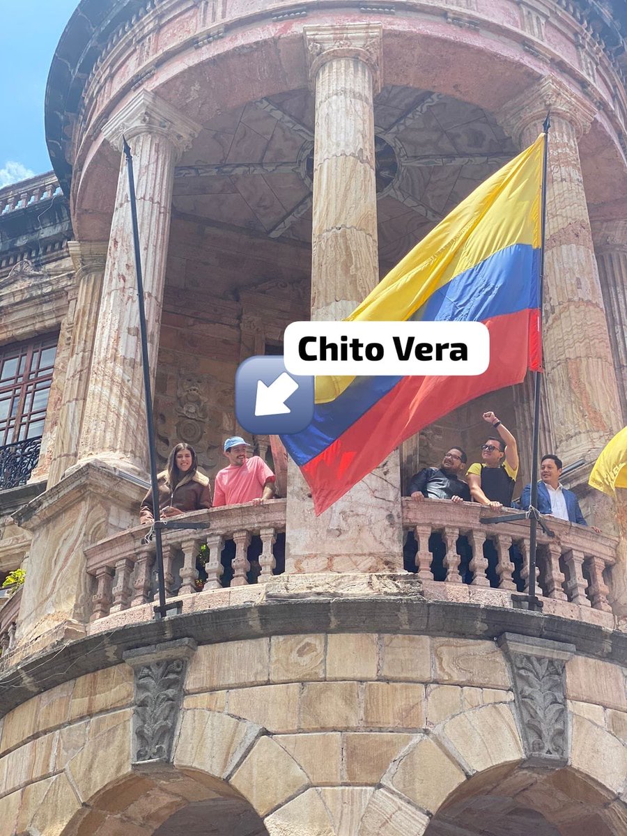 ‼️El candidato ⁦<a href="/DanielNoboaOk/">Daniel Noboa Azin</a>⁩ en el balcón de la casa municipal de #Cuenca‼️
¿Proselitismo del alcalde en el ⁦<a href="/MunicipioCuenca/">Municipio Cuenca</a>⁩? Ya salió #Guarderas, el #HijoBobo y ⁦<a href="/Martinminguchi/">Martin Pallares</a>⁩ a hacer el escándalo respectivo? 
#NoboaEsLassoRecargado