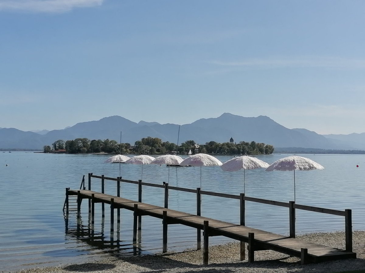 Throjaphoto's tweet photo. [Inselblick]
#Seenliebe #Gstadt #Chiemsee#bavaria
!B https://t.co/BMHjbuGdod