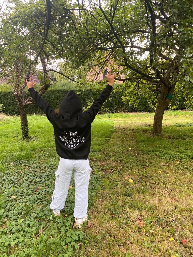 Op bezoek bij ‘Meza’, opvanghuis en veilig verblijf voor niet-begeleide minderjarige slachtoffers mensenhandel.

Essentieel om jongeren weg te trekken uit de klauwen v hun uitbuiters. 

Onder de indruk van de enorme veerkracht vd jongeren en het team. ❤️ 

kenniscentrumwwz.be/nieuws/waarom-…