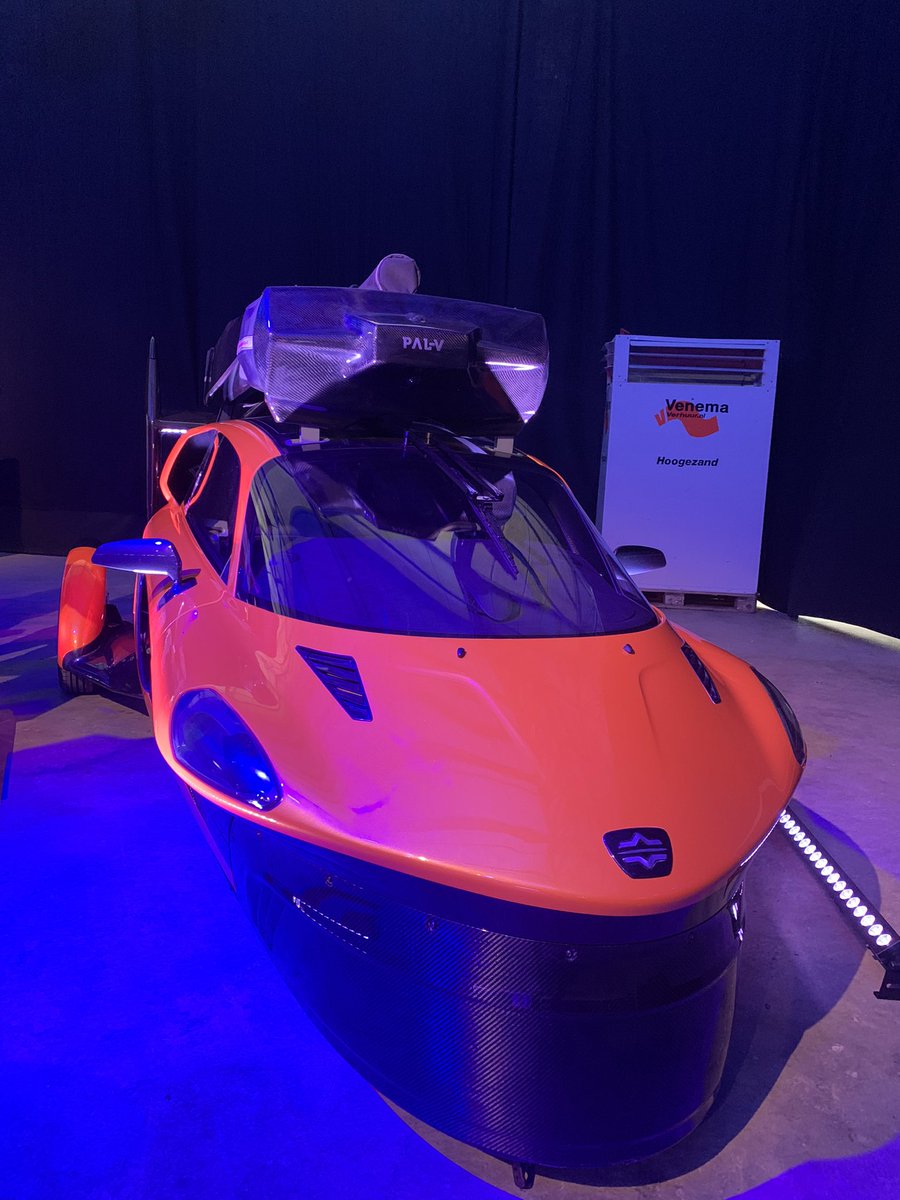 MirjamWulfse's tweet photo. Met kamerleden @danielkoerhuis en @strolenberg bij @KLM flightacademy en #windmeetsgas vandaag op @AirportEelde #hydrogen https://t.co/qizNiJSOjp