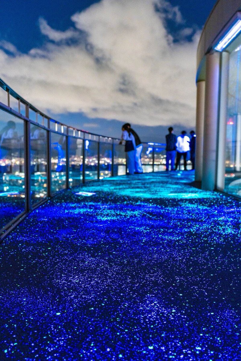 ______hnjs's tweet photo. 梅田スカイビル 空中庭園展望台

⌇⌇ルミ･スカイ･ウォーク⌇⌇

より美しい星空が楽しめるように全面的なリニューアル.ᐟ.ᐟ

☾𓈒 𓂂𓏸𓈒 𓂂𓏸𓈒 𓂂𓏸 ✵𓈒 𓂂𓏸𓈒 𓂂𓏸𓈒 𓂂𓏸 ✵ 𓈒 𓂂𓏸𓈒 𓂂𓏸𓈒 𓂂𓏸 ✵𓈒 𓂂✰︎

☾ ໋꙳星雲･流星･惑星といった宇宙空間をモチーフにしたデザインを蓄光石で表現
☾ ໋꙳都心ならではの夜景が煌めく地上170ｍの空中庭園展望台

リニューアルオープン日☽⋰10月11日