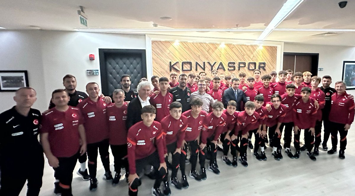 Konya'da Letonya ile oynayacağı maçın hazırlıklarını süren U15 Millî Takımımız ile kulübümüzde bir araya geldik. U15 Millîlerimizin Teknik Direktörü Konyalı Selçuk Erdoğan’a ve takımımıza yürekten başarılar diliyorum. Takımda yer alan Konyaspor U15 oyuncularımız Ercan Hanbay…