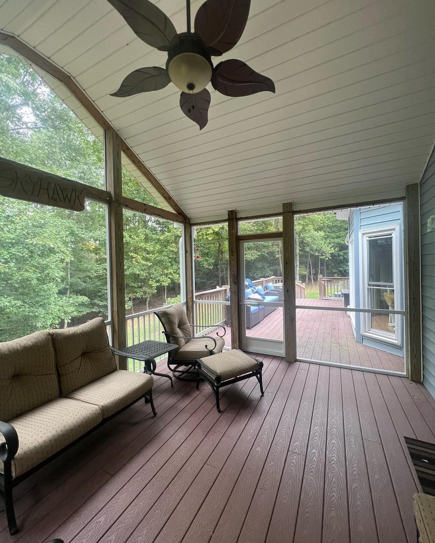 NewWaveOfShade's tweet photo. The team removed old wood hand rails and screen mesh. They replaced with aluminum railing and rescreened with Super Screen mesh. The pickets that face the screen mesh can be easily cleaned and never have to be painted. #screenedinporch #patioscreening #hereingreer #porchscreening https://t.co/n7QvR5pbfH