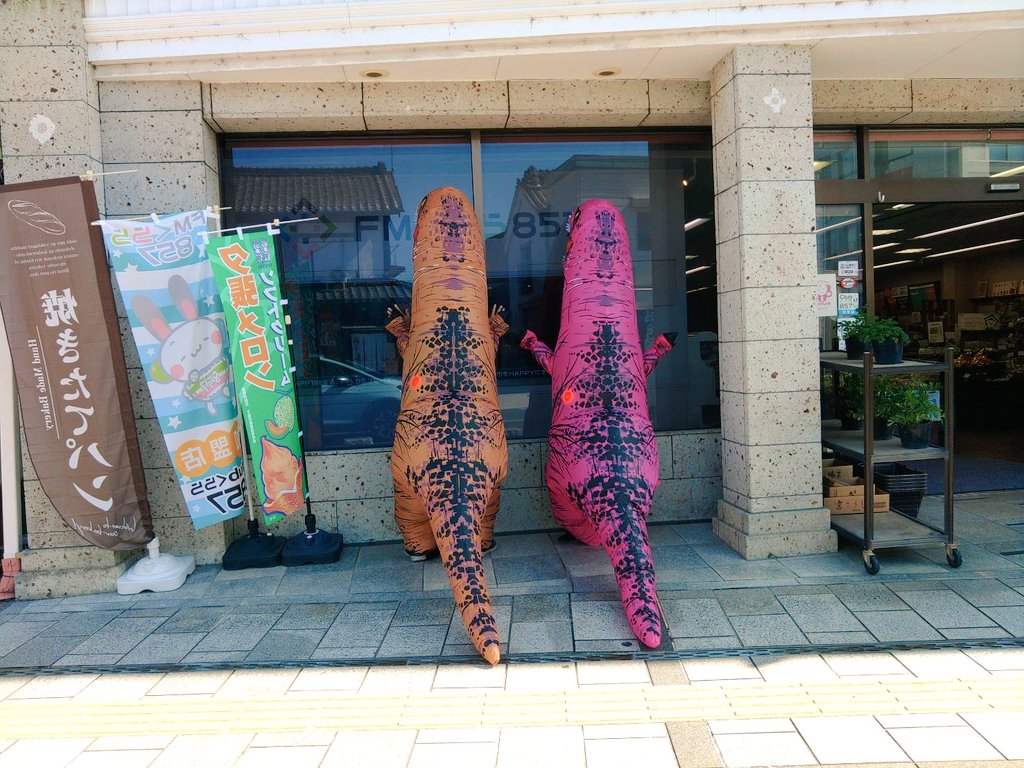 yuinomarche2022's tweet photo. 【🌋🦖参加者募集🦖🌋】
11/11(土)
 #ティラノサウルスレース
https://t.co/mz4qn7WnC6
11/12(日)
 #ティラノサウルスミニミニ運動会
https://t.co/lROO3J8mjg
栃木県栃木市 蔵の街大通りにて開催される第22回 蔵の街ふるさとまつり内の会場にて開催されます🦖✨
レースも綱引きも、まだ空きあります‼️ https://t.co/ctHxA0tF3c