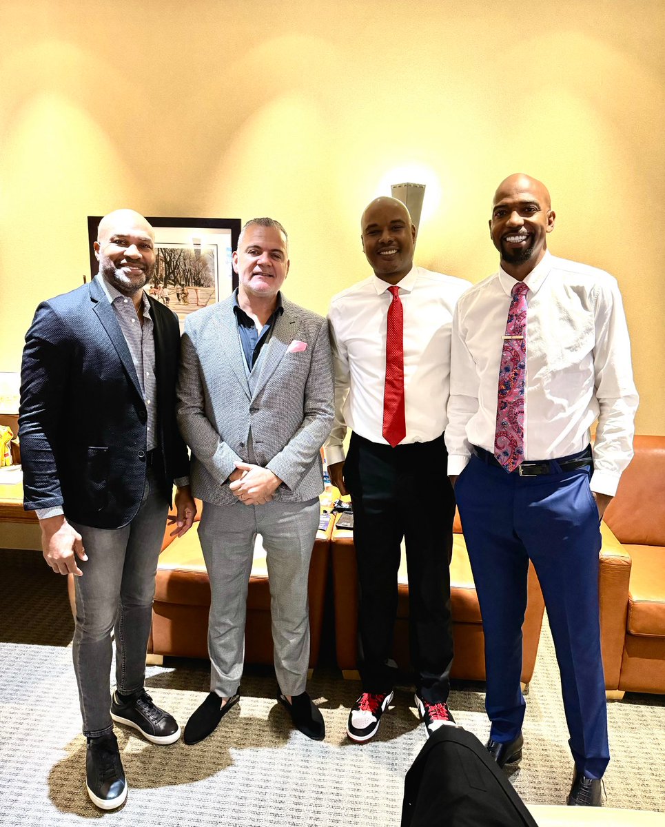 Extremely honoured to have hosted 3 @nba legends at the @TangerineBank Montreal Chalk Talk for our young hoopers in our community. Thank you @derekfisher @RipHamilton32 @QRich for the important money management advice & great stories for the kids. Merci Team @NBACanada 🙏 🙏