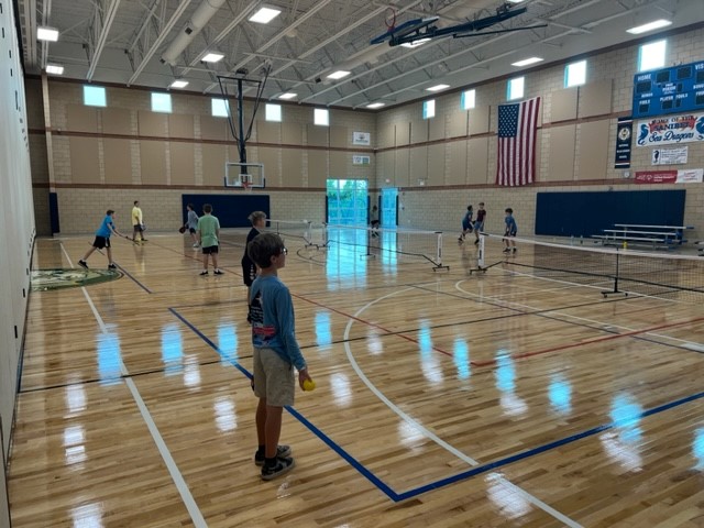 Middle School students practiced their pickleball skills during PE. They might be preparing for the upcoming pickleball tournament hosted by @SanibelSchoolFund on 12/9. More info on on registration will be coming soon. Stay tuned! #LoveLeeSchools #WeAreSanibel #SanibelStrong