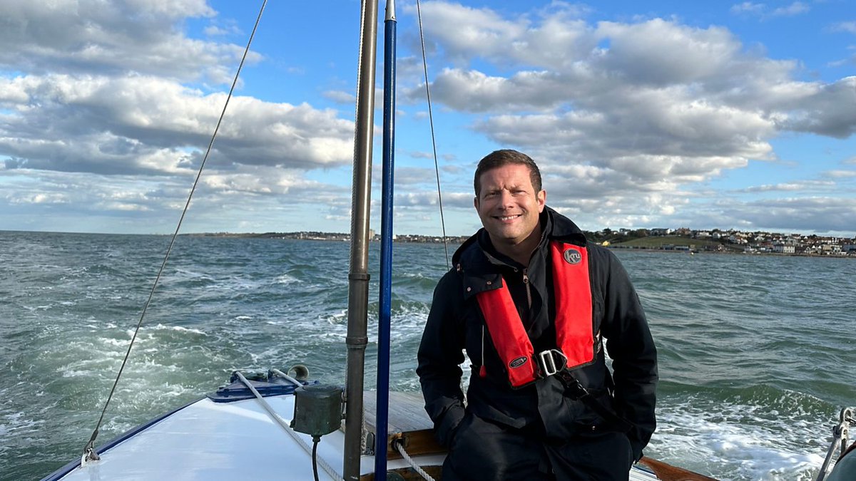 Dermot O’Leary (<a href="/radioleary/">Dermot O'Leary</a>) to uncover the untold story of the <a href="/RNLI/">RNLI</a> in World War II in a Saving Lives at Sea special.

More information 👇
bbc.co.uk/mediacentre/20…
