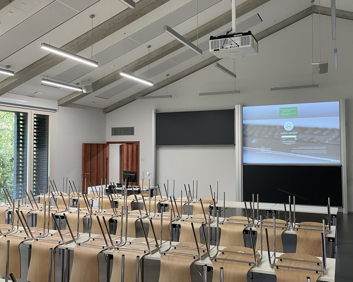 Letzter Check für WLAN und Medientechnik im neuen Seminargebäude am Pilgrimstein. Wir wünschen allen Angehörigen der <a href="/Uni_MR/">Philipps-Universität</a> einen guten Start ins Wintersemester!