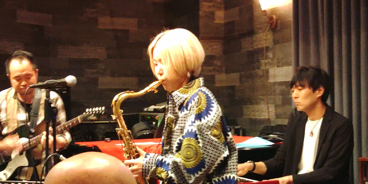 Matukan221's tweet photo. カッコやさしいライヴだった
#MinamiQuintet #石渡みなみ #TSax https://t.co/1Q0u6axDTv