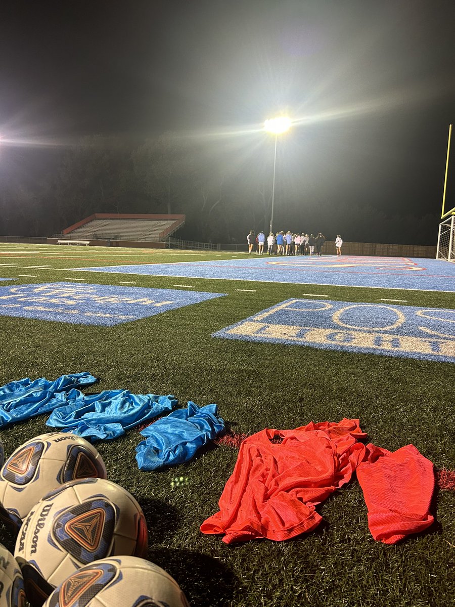 USJbruinsoccer's tweet photo. Beautiful morning to get some work in. Lady Bruins got after it this morning so they get watch @USJBruinFB get after it tonight. Good luck Bruins!!!! https://t.co/3YoyZb0Rbq