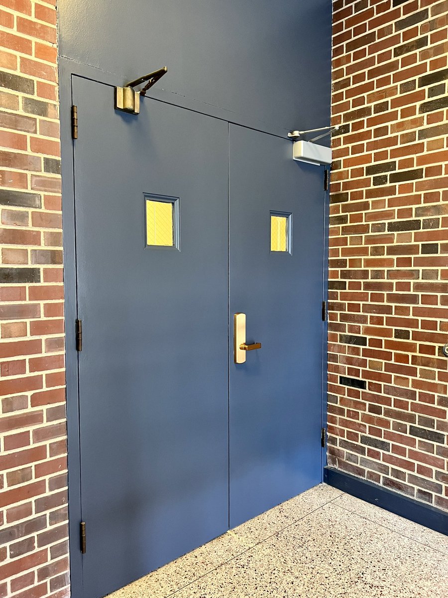BarryLHouser's tweet photo. Look at these doors from 1957 that were just given a fresh coat of paint from the awesome painters in @UofIFS #illini #attitudeofgratitude #preparingforhomecoming https://t.co/aOweXquoe9
