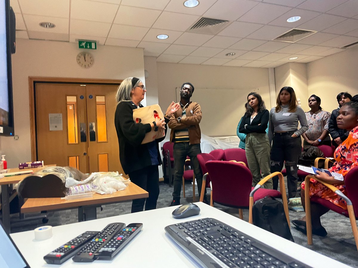 marisse_16's tweet photo. It's Day 1 #Accelerated #Preceptorship for Cohort O #IENs!🥳 

After an overview if the day, the lovely @teabee1968 discussed #PURPOSET with our preceptees. Great sharing of experiences!

This afternoon, we have @notquitealice  talking about #CareoftheDyingPerson at @UHSussex 🙌 https://t.co/AVj5dB9i5X