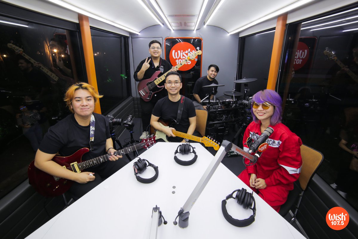 Singer-guitarist <a href="/Chenpangan/">Chen Pangan</a> capped off tonight's Roadshow at KDR Adventure Camp with her Wish Bus performances of "Damahan" and "Youphobia."