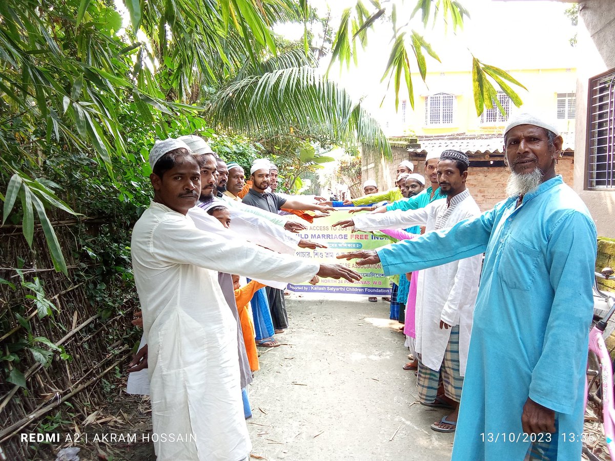 hossa51344's tweet photo. Some awareness programme and group pledge taken event have been arranged in local MASJID (mosque ) . There a brief speech has been given to the prayerful by the IMAM of the Mosque. They have also promised to prevent Child marriage, Child labour, Trafficking etc
# https://t.co/IjvLkTercR