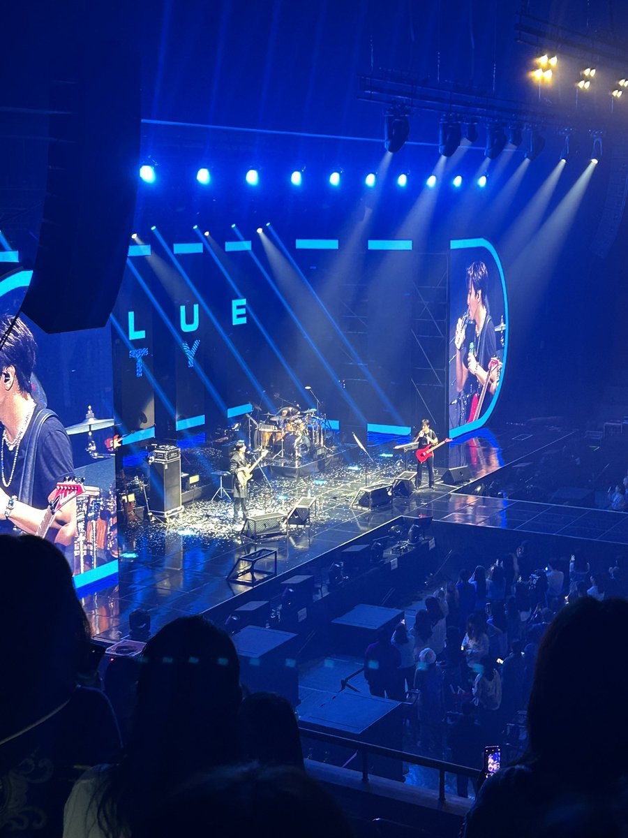 babylighteu's tweet photo. Always think that concert in Korea the best, and indeed. 3+ hours, 3 encores. https://t.co/SmhUnfRQsH