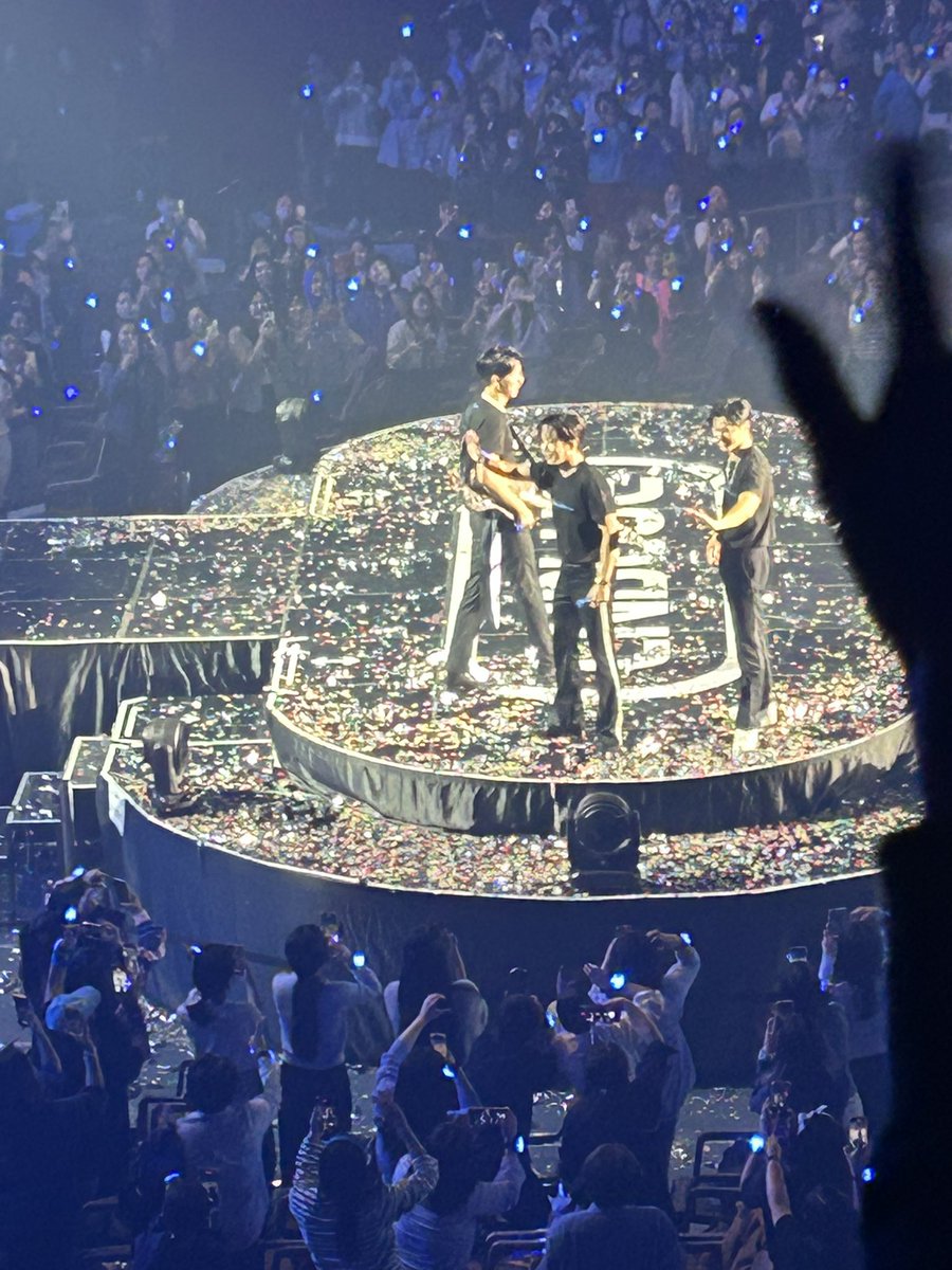 babylighteu's tweet photo. Bad camera, good memories 💙

#CNBLUE #CNBLUENTITY https://t.co/h5h4cXPSe6