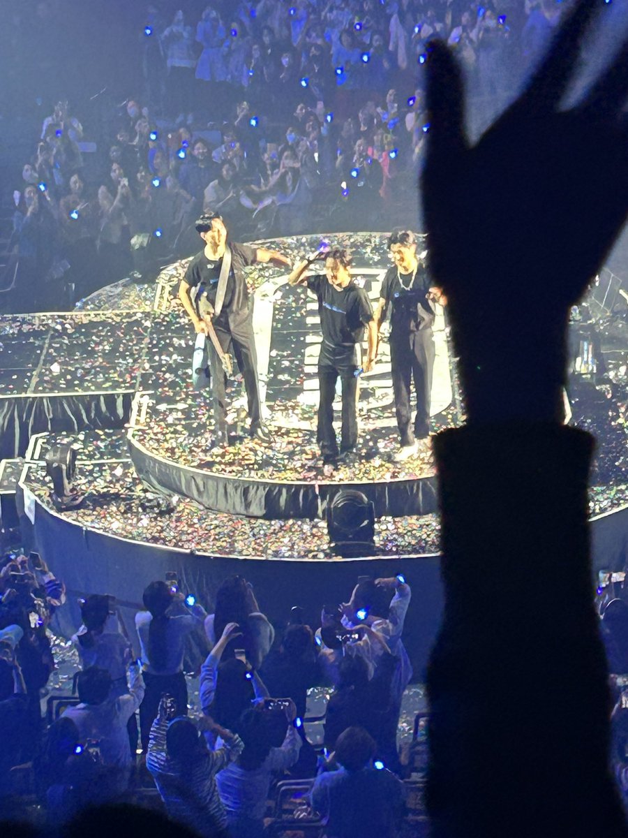 babylighteu's tweet photo. Bad camera, good memories 💙

#CNBLUE #CNBLUENTITY https://t.co/h5h4cXPSe6