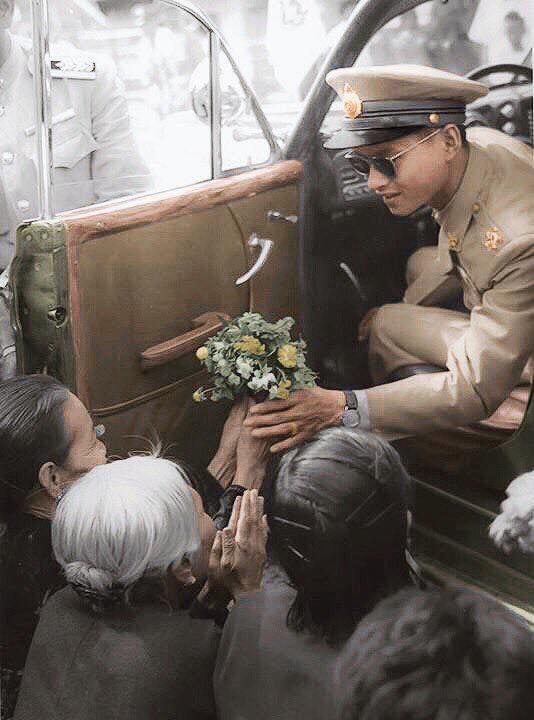 13 ตุลาคม 2566  พระบาทสมเด็จพระบรมชนกาธิเบศร มหาภูมิพลอดุลยเดชมหาราช บรมนาถบพิตร เสด็จสู่สวรรคาลัย   ผ่านล่วงมาแล้ว 2,556 วัน  7 ปี 

พระองค์ฯฯ ยังคงสถิตในใจตราบนิรันดร์

ระลึกถึงพระองค์เสมอ 

#ในหลวงรัชกาลที่9 #ธสถิตในดวงใจไทยนิรันดร์