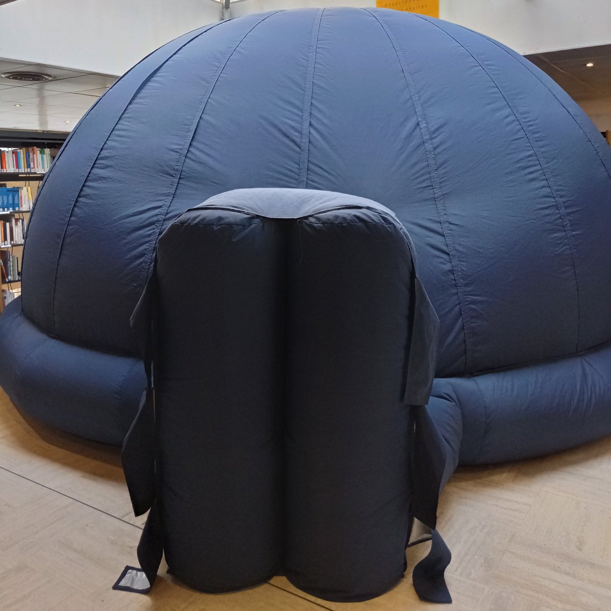 bu_cyu's tweet photo. En ce moment à la #BUCerclades, des ateliers et animations #scientifiques sont en cours pour 10 classes de lycéens et lycéennes, tout cela pour célébrer en grande pompe la Fête de la Science 2023 !
Merci aux animateurs et animatrices des différents ateliers !
#CYBU #FDS2023 https://t.co/hJvsDAPMyz