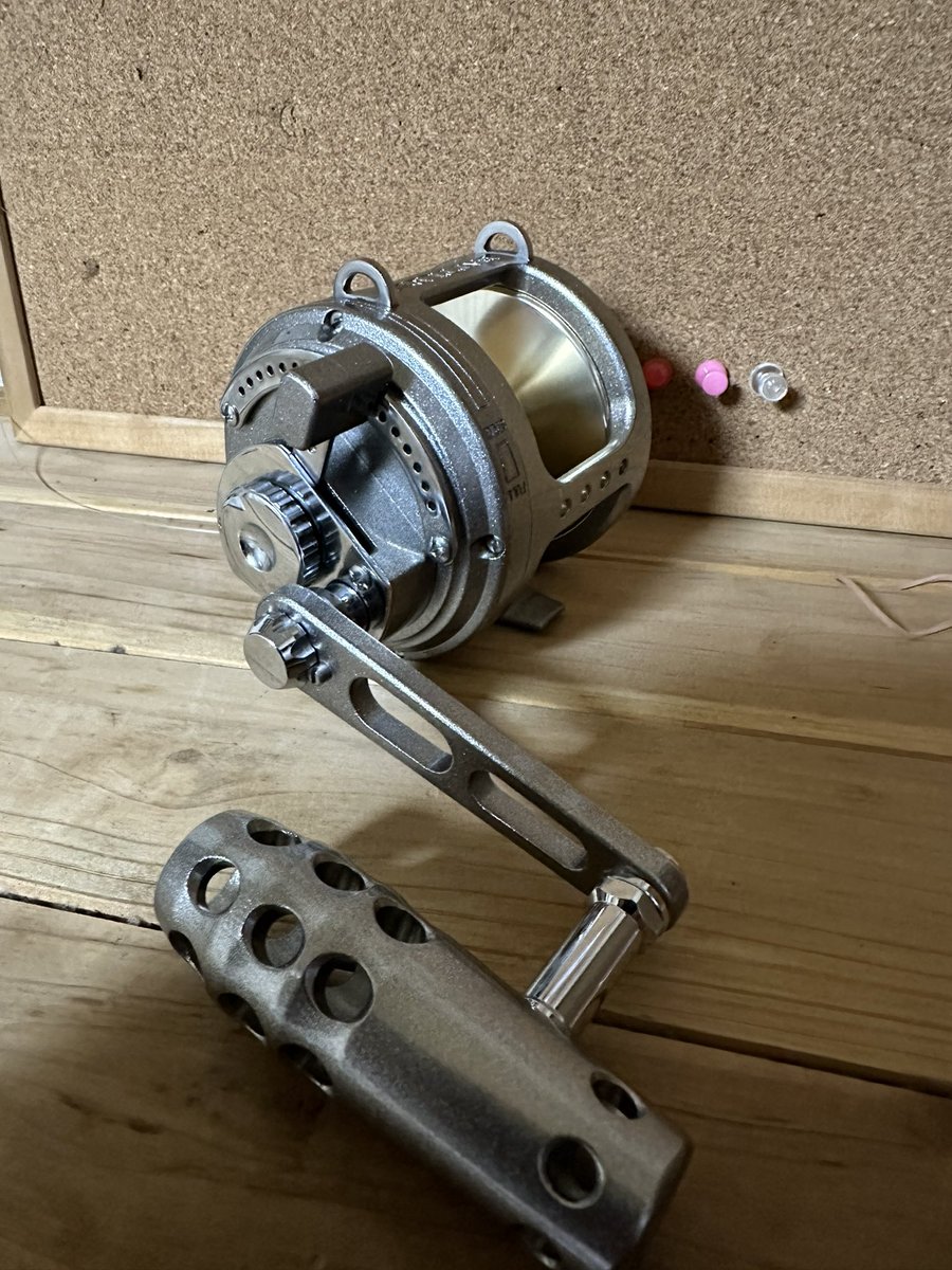 久々に家に帰った。とりあえずクラクラはいまだにやってます。
来シーズンはglacial ageでスイスなど積極的に参加していこう  
そおいえば、バトル20を車の塗料で塗装してみたんだがなかなかうまくいった。俺の愛車と同じカラーなはずなんだけどなんか黒が薄いガンメタ笑
暇つぶしもいいもんだな